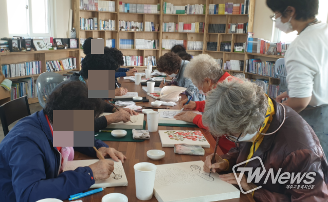 기억ᄎᆞᆾ앙, 하효동 치매예방교실. (사진=서귀포보건소 제공)