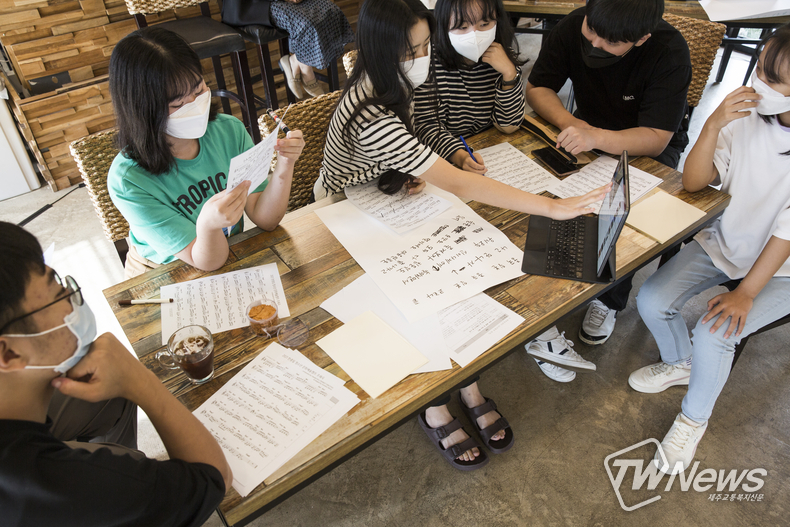 2021 한·중·일 청소년문화예술캠프 활동 사진. (사진=제주문화예술재단 제공)