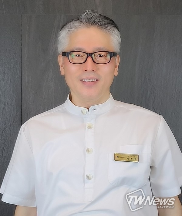 박천생 원장. (사진=휴한의원 제공)