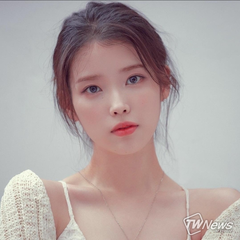 가수 아이유 (사진=공식 트위터)