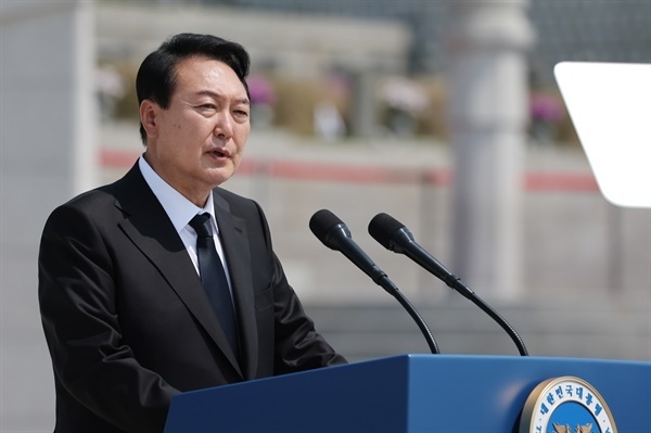윤석열 대통령이 18일 오전 광주 북구 국립 5·18 민주묘지에서 열린 제42주년 5·18 광주민주화운동 기념식에서 기념사를 하고 있다. (사진=연합뉴스)