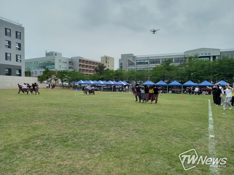 몸빼바지입고 달리기. (사진=서유주 기자)