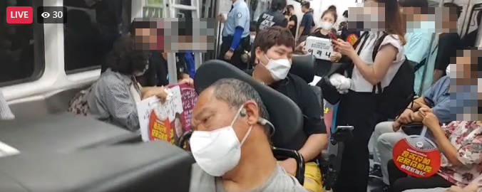 전장연 장애인권리예산 보장을 위한 삭발결의식 69일차, 혜화역 선전전 147일차. (사진=전장연 페이스북)