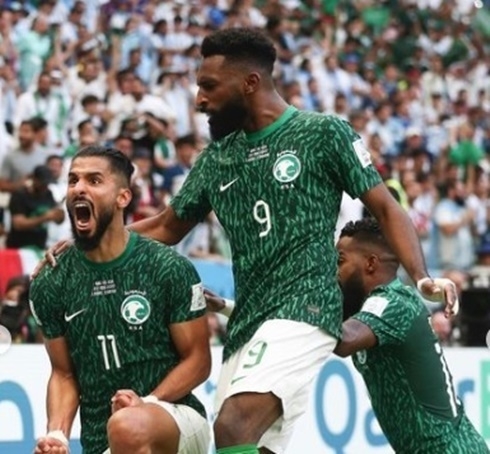 사우디아라비아가 아르헨티나를 상대로 역전에 성공하자 선수들이 환호하고 있다. (사진=FIFA 공식 SNS)