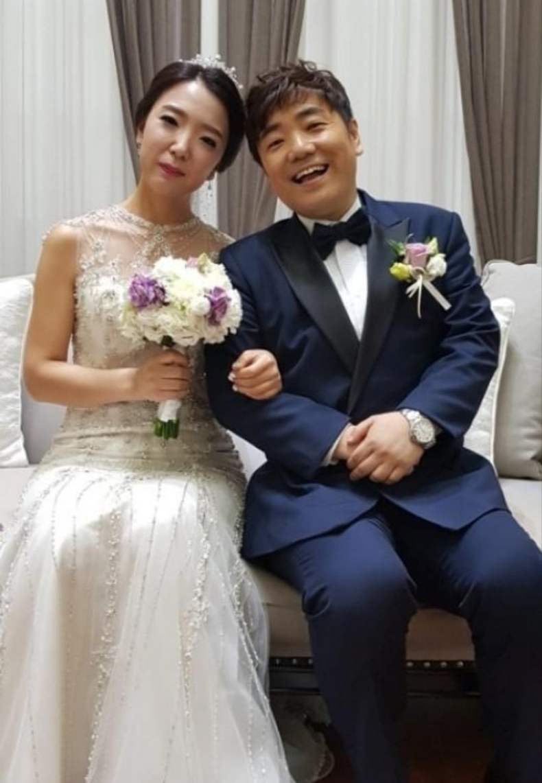 개그맨 김성규(KBS 희극인실 회장)와 음악감독 허신애의 웨딩 사진. 두 사람은 교제 1년 만인 지난 2018년 7월 KT여의도웨딩컨벤션에서 결혼식을 올렸다. (사진=김성규 본인 제공)