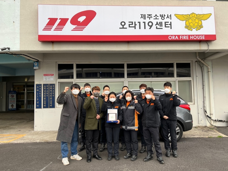 감사패 전달 (사진제공=제주특별자치도광역정신건강복지센터)