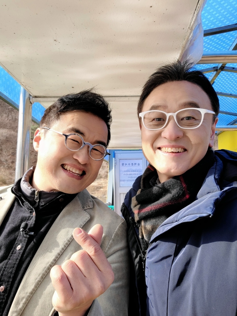 최태성 작가(왼쪽)와 개그맨 출신 권영찬 교수. (사진=권영찬 SNS)