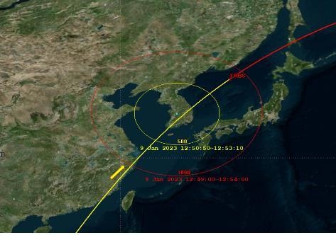 미국 지구관측위성 ERBS(Earth Radiation Budget Satellite)의 추락 예상 범위 내 한반도 통과 예측 궤적(대전 중심 반경 500km(노란색)와 1000km(붉은색) 범위). (사진=과기정통부 제공)