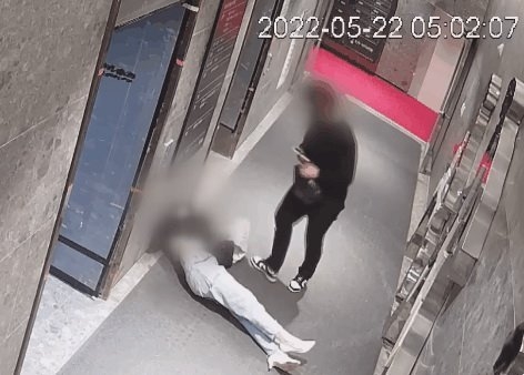 '부산 서면 돌려차기 사건' 당시 상황이 담긴 CC(폐쇄회로)TV 영상 원본. (사진=JTBC '사건반장' 방송 갈무리)