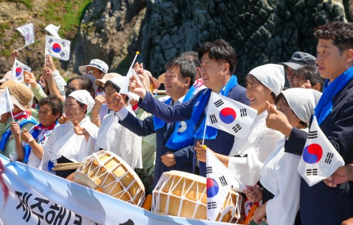 오영훈 제주도지사-제주해녀 34명과 함께 독도 방문현장 (사진제공=제주도청)