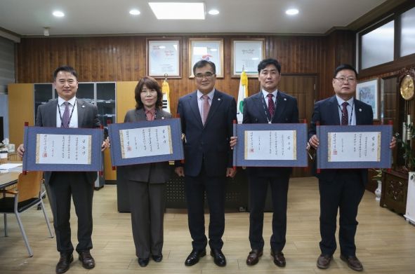 서천군, 사무관 승진자 '이색 임용장 수여' 눈길