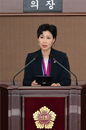 제318회 임시회 본회의에서 5분 자유발언 중인 최재란 의원