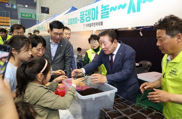 “비가와도 오늘은 우리들 세상!” 함안군 제101회 어린이날 큰잔치 우천 속 성료