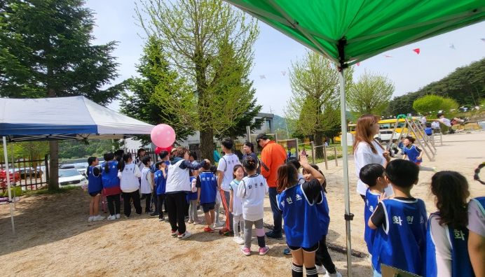 포천시 화현면주민자치위원회, 어린이날 솜사탕 나눔 행사 진행