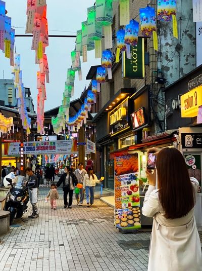 안동 문화광장길 화려하게 수놓은 소원등, 새로운 야간 명소... 6월까지 이어져