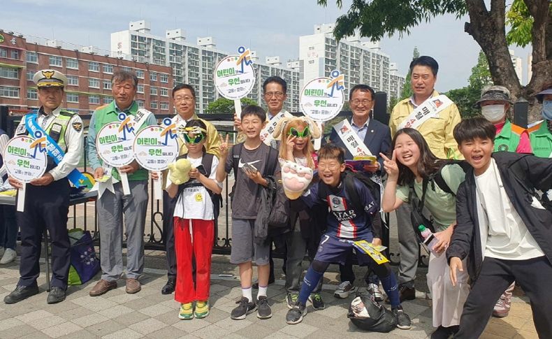 안성시, 스쿨존 옐로카드 교통안전 캠페인 실시
