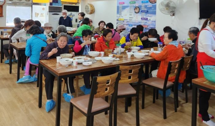 수원시 권선구 권선2동 청명쭈꾸미철판구이, 어버이날 맞아 '사랑의 잔치국수' 200그릇 대접