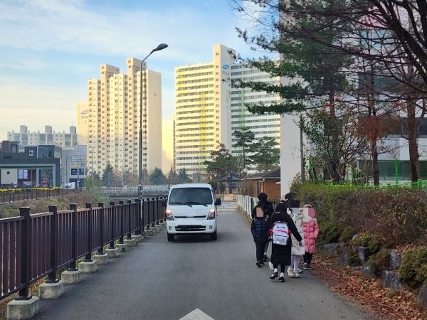 대구서부교육지원청, 북구청과의 협력으로 대구태암초 담장 밖 유휴부지 활용 통학로 설치
