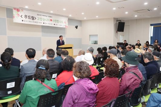 홍남표 창원특례시장, 어버이날 맞아 어르신들에 감사의 뜻 전달