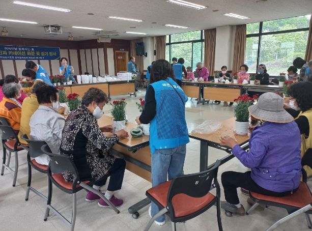 바르게살기운동 청북읍위원회 '장수어르신과 카네이션 화분 꽃 심기 행사' 개최