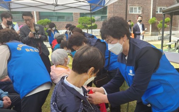 김천시 여성단체협의회, 어버이날 사회복지시설 어르신 위문