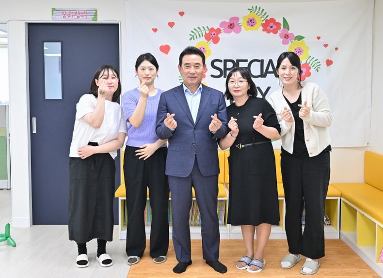 백영현 포천시장, 어린이날 맞아 포천시다함께돌봄센터 방문 격려