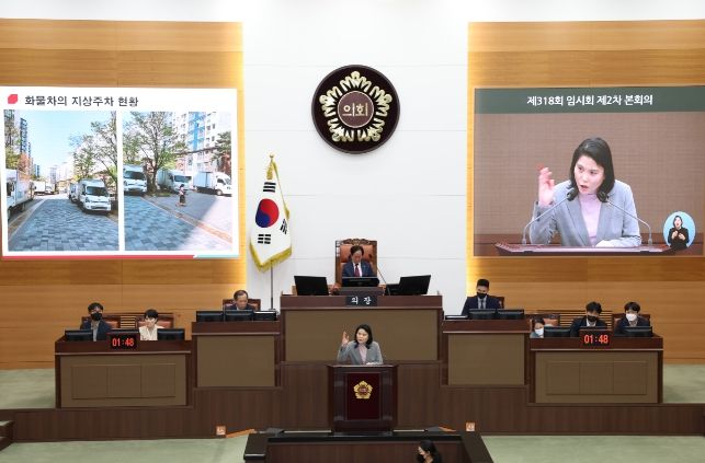 5분 자유발언하는 박춘선 시의원