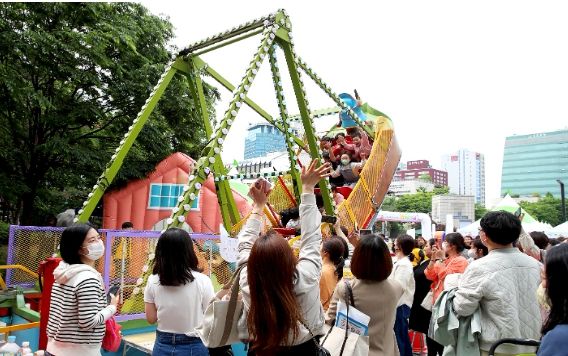 지난 7일 왕십리광장에서 열린 성동구 어린이날 온마을 축제 ‘와글와글’ 모습