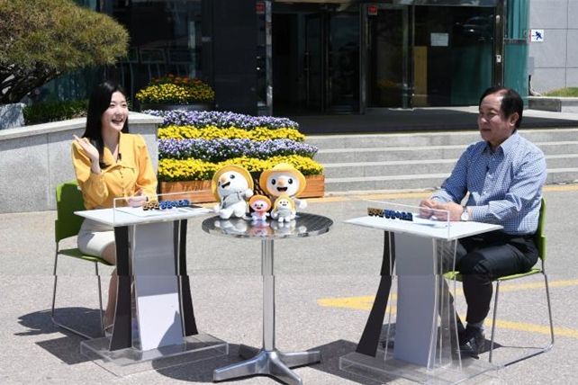 군정방송 출연한 심재국 평창군수