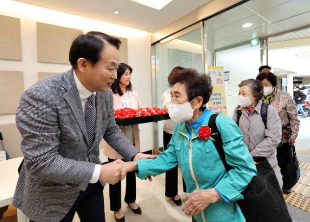 동구노인복지관 어버이날 맞아 행사