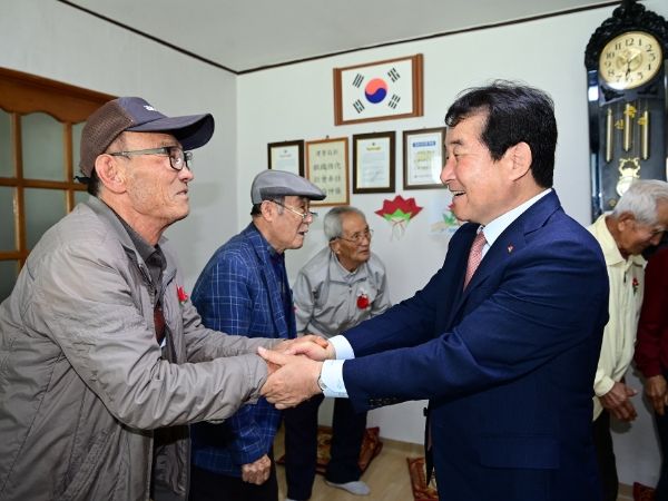 김천시, 어르신들! 120살까지 건강하게 오래 사세요!!!