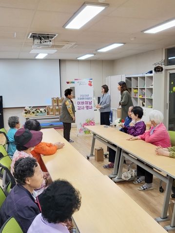 함안군보건소, 치매환자쉼터 어르신 대상 어버이날 감사 행사 진행