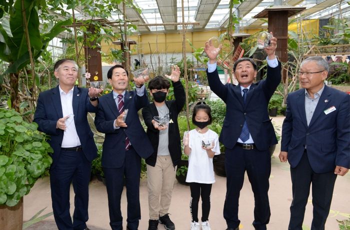 창녕생태곤충원 나비날리기 이벤트