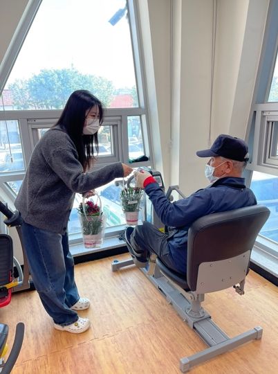 부안군보건소, 어버이날 맞이 사랑의 카네이션 전달