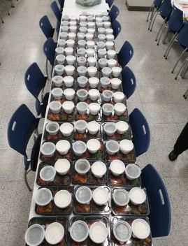 경주시 세민주간복지센터, 어버이날 맞아 경주 용강동 어르신 위해 도시락 100세트 기탁