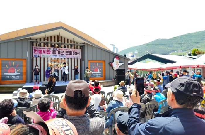 청도군, 지역 활력 문화공연사업 ‘전통시장 흥겨운 문화장터’ 운영
