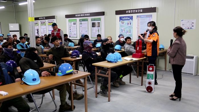 천안서북소방서, 동시통역사와 소방안전강사를 활용한 다문화적 홍보