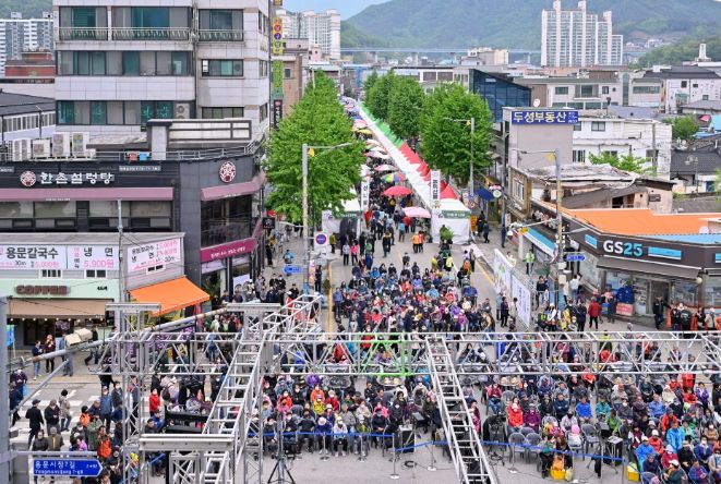 용문역 일원에서 개최된 제13회 양평 용문산 산나물축제 2부 성료