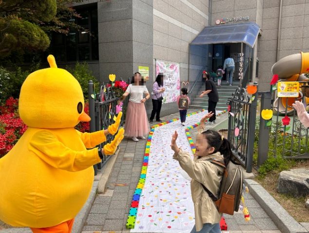 김포가온유치원 학부모회, '가온 꽃길 데이'로 즐거운 어린이날