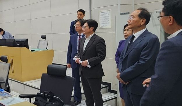 이성해 국토교통부 대도시권광역교통위원회 위원장과 김병수 김포시장이 지난 4일 김포골드라인 차량기지 현장 행정에 나선 모습이다.