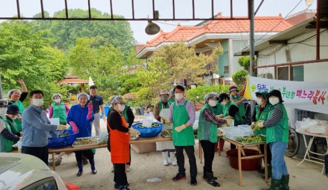 탕정면 새마을부녀회 김치나눔 봉사 사진