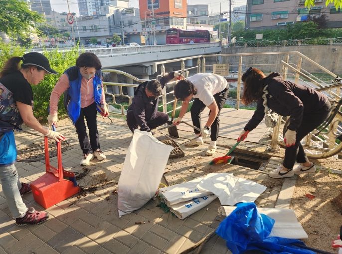의정부2동 집중호우 대비 빗물받이 일제 정비 실시