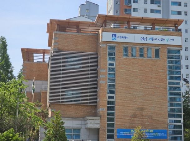 수원시 장안구 정자3동 행정복지센터, 관내 음식점 후원으로 홀몸 어르신 6가구에 순댓국 전달