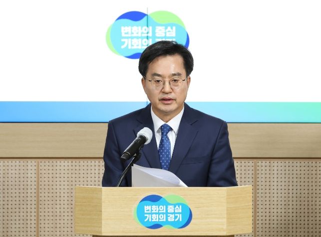 11일 오후 경기도청 브리핑룸에서 김동연 도지사가 전세피해 관련 정책에 대한 기자회견을 하고 있다.