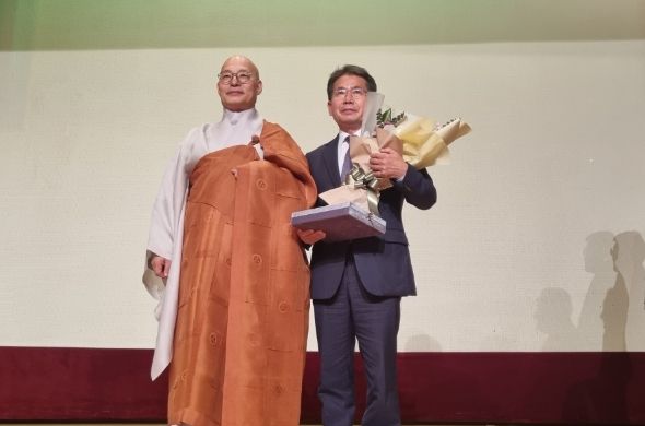 김진열 군수, 조계종 총무원장으로부터 감사패 받아