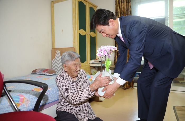 이기봉 어르신 방문 모습