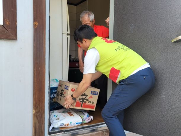 사랑의 열매 나눔봉사단 복지사각지대 취약계층 물품 전달