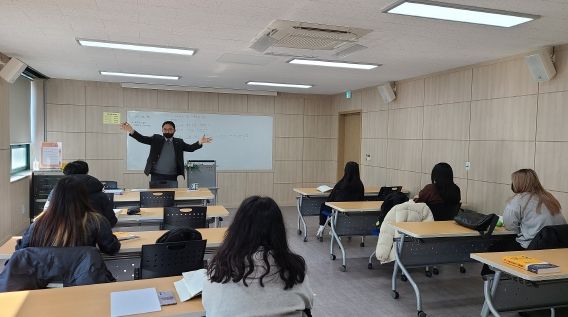 창원특례시, 학교 밖 청소년 77명 검정고시 합격의 영광 93.9% 합격, 쾌거