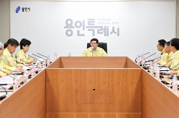 이상이 용인특례시장이 12일 여름철 자연재난 대비회의를 주재하고 있다