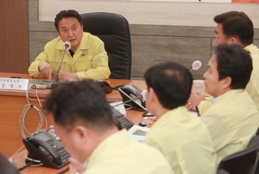 김영환 충북도지사, 구제역 방역현장 점검